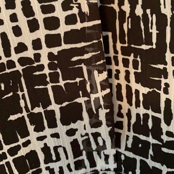 RW&CO - Sleeveless Blouse - M - Picture 3 of 5